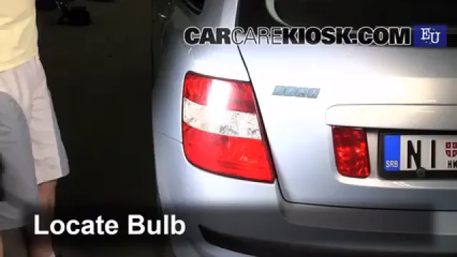 2003 Fiat Stilo 5-Porte JTD 1.9L 4 Cyl. Turbo Diesel Lights Turn Signal - Rear (replace bulb)
